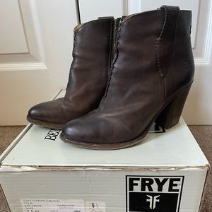 Frye Ilana Whipstitch boots in Taupe.  Size 7.5.